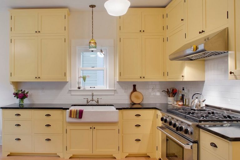 Как сочетать цвета на фартуке и кухонных фасадах