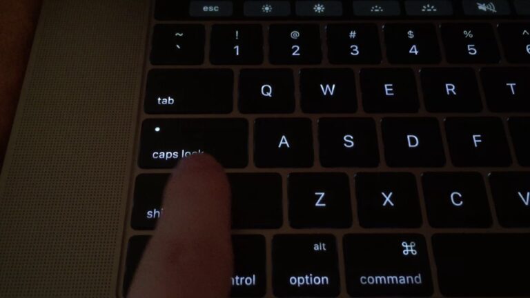 Пользователи новых MacBook Pro жалуются на проблемы с клавиатурой